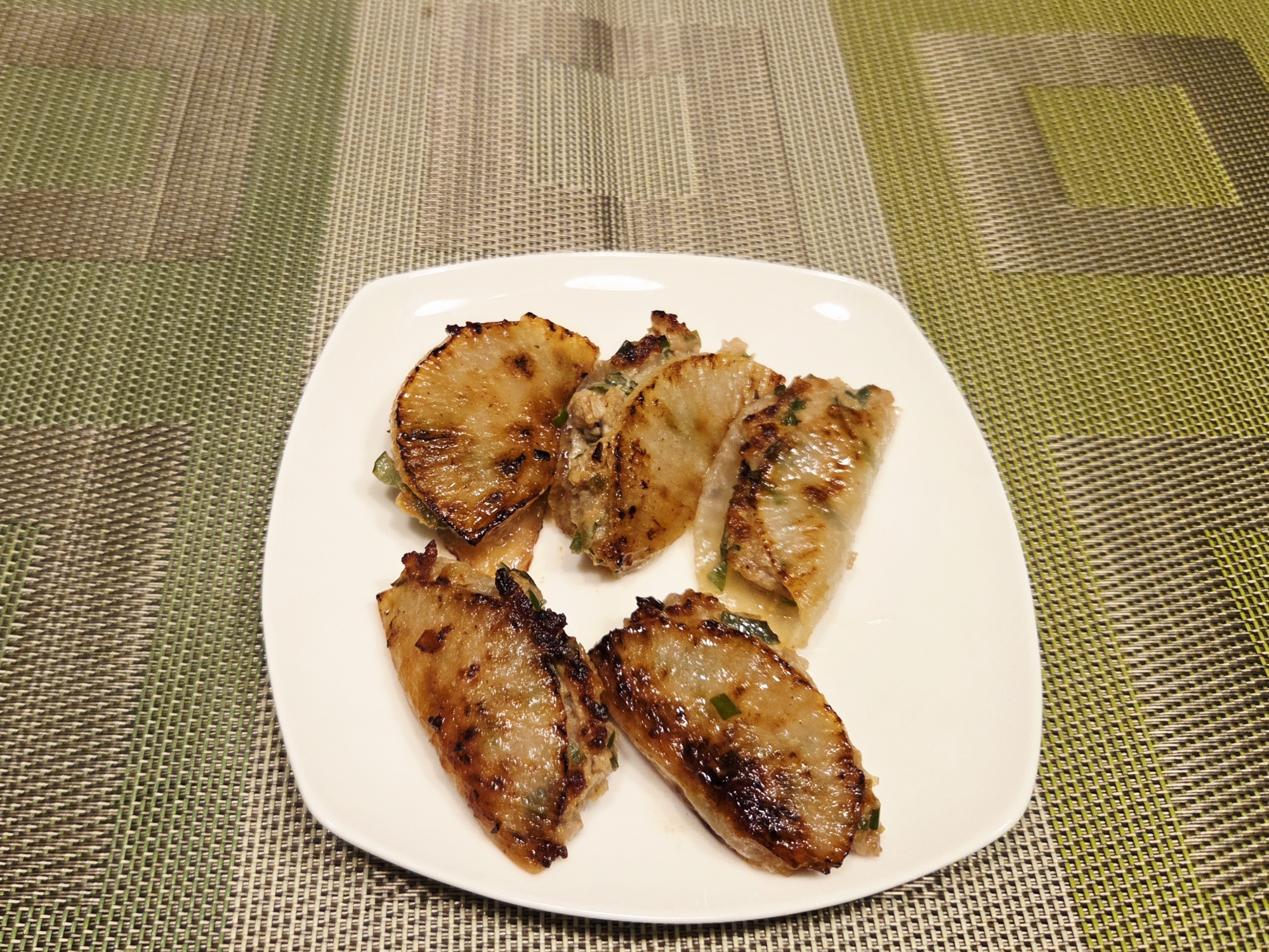 おつまみにもオススメ！大根餃子