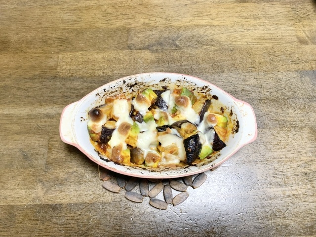なすレシピ　なすとアボカドのケチャップ焼き