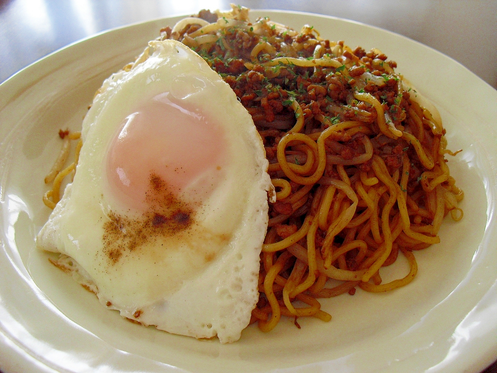 黄身トロトロ 我が家の 目玉焼き焼きそば レシピ 作り方 By Miyu 楽天レシピ