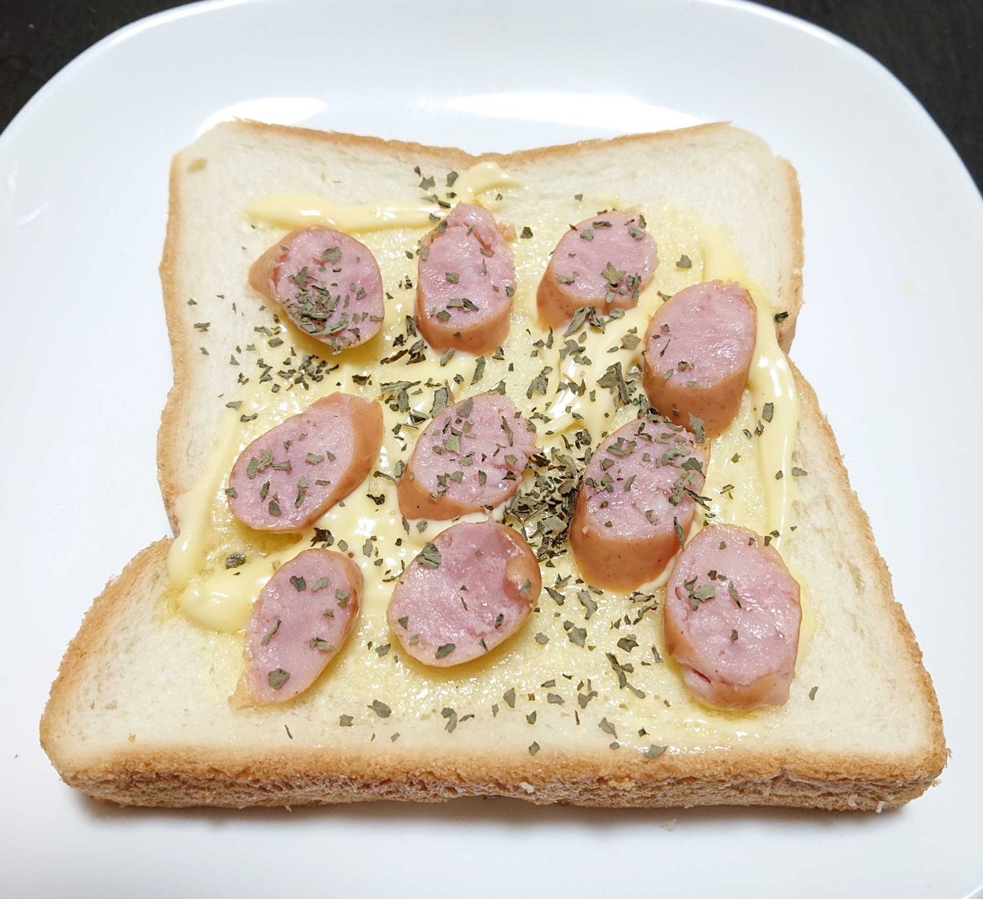 バジルが美味しいウインナーのマヨチンパン