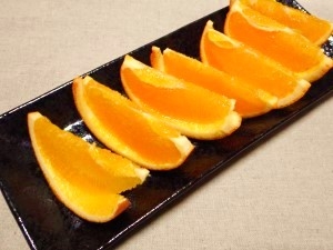 食べ易く、てっぺん、芯部分をカットすると見違えるほどお洒落なオレンジになりました。ご馳走さまでした♪