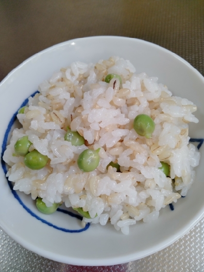 もち麦入りグリンピースご飯