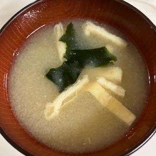 わかめと油揚げの味噌汁