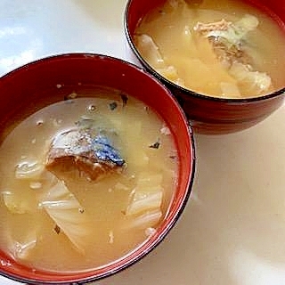 鯖水煮缶ときゃべつの味噌汁
