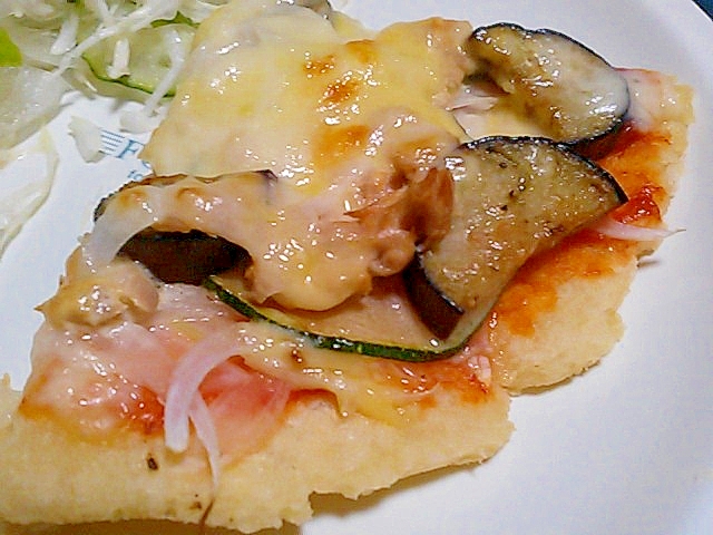 ズッキーニと茄子の夏野菜ピザ トマトベースで レシピ 作り方 By かっぺ4217 楽天レシピ ズッキーニと茄子の夏野菜ピザ トマトベースで レシピ 作り方 By かっぺ4217 楽天レシピ