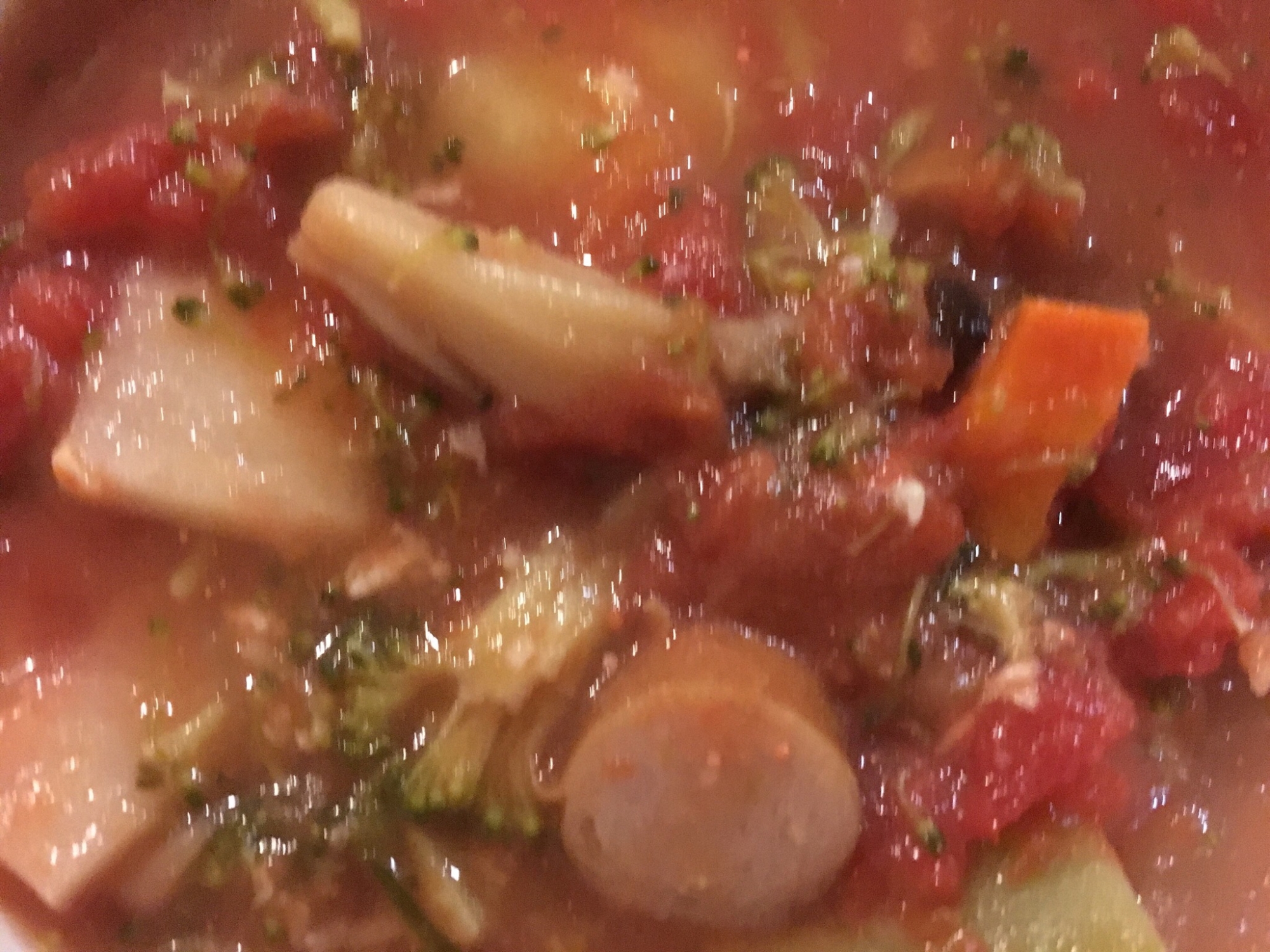 ブロッコリーと人参とウインナーのトマトスープ