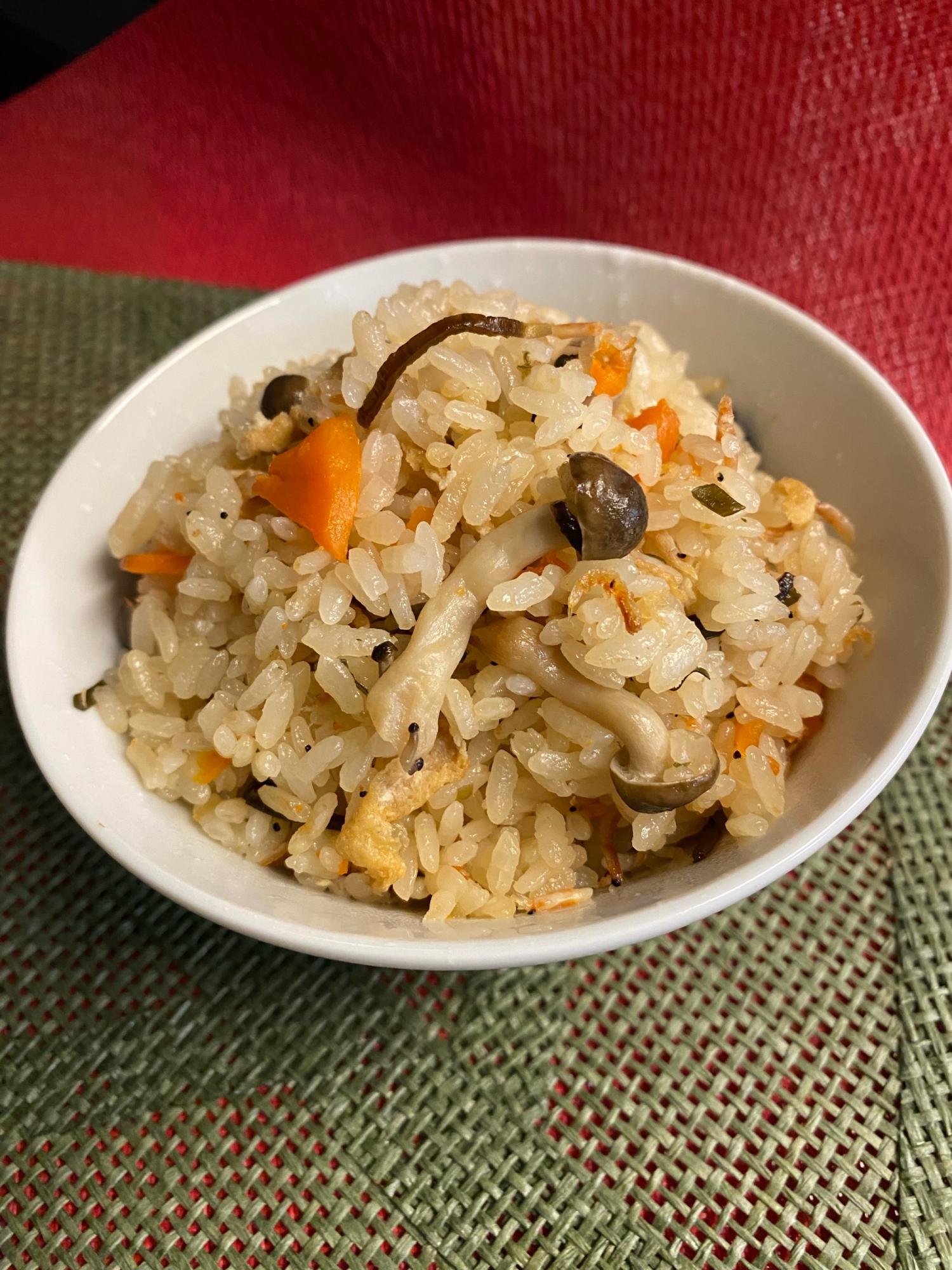 少ない材料で❣️おいしい節約炊き込みご飯