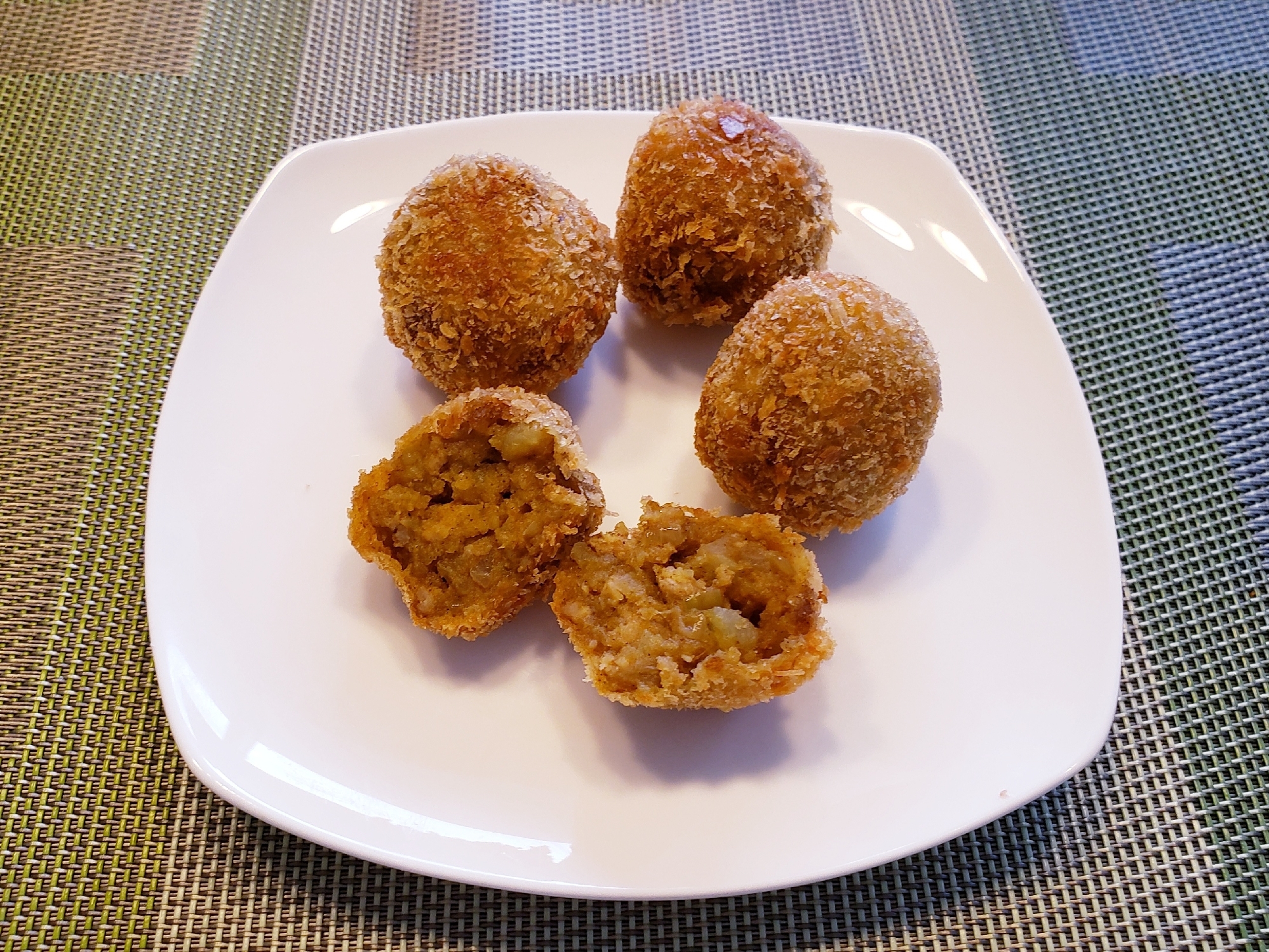 まんまる 可愛い カレーコロッケ レシピ 作り方 By のりばあ 楽天レシピ