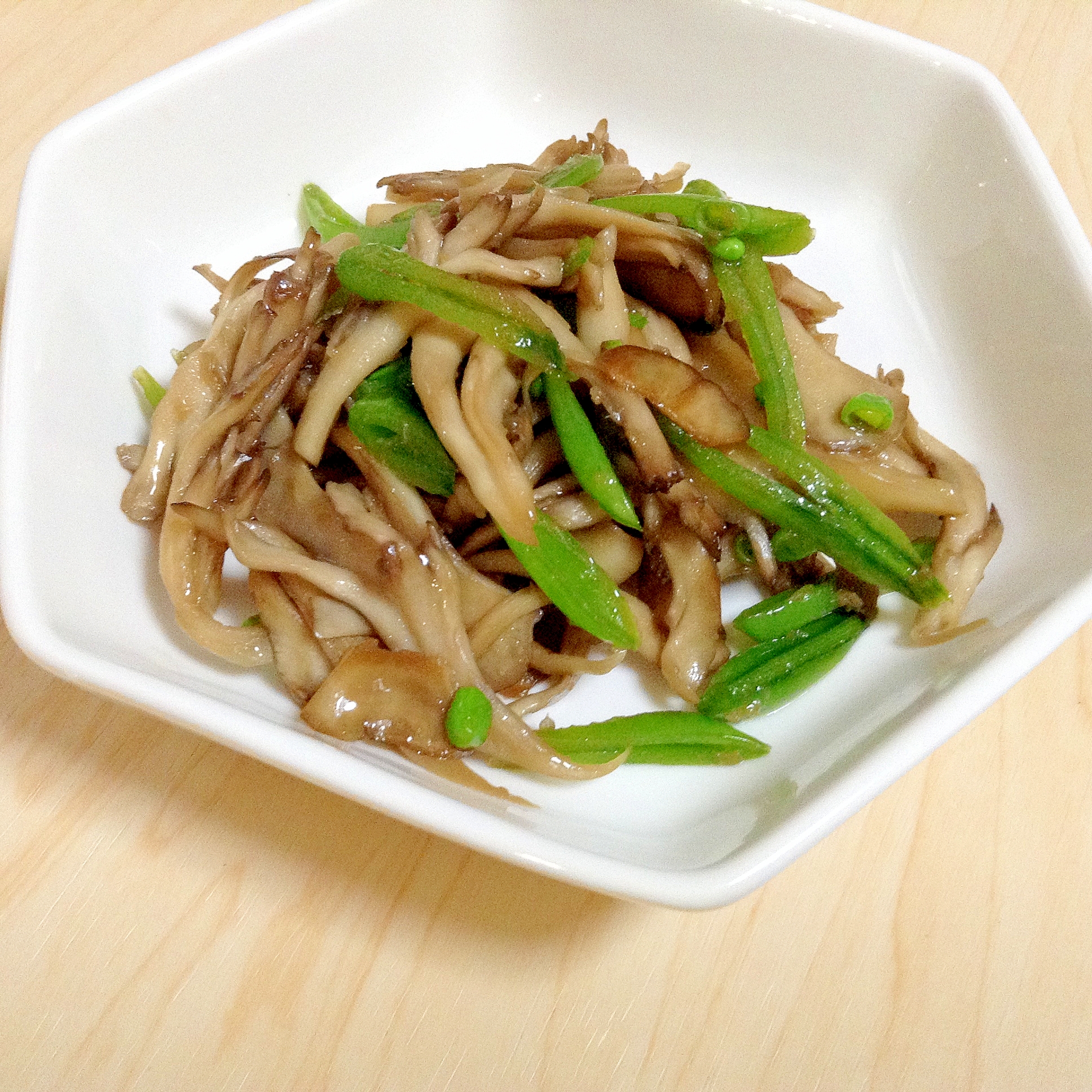 舞茸・スナップえんどうの麺つゆ生姜炒め