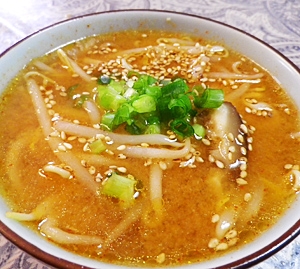 モヤシのピリ辛味噌味スープ