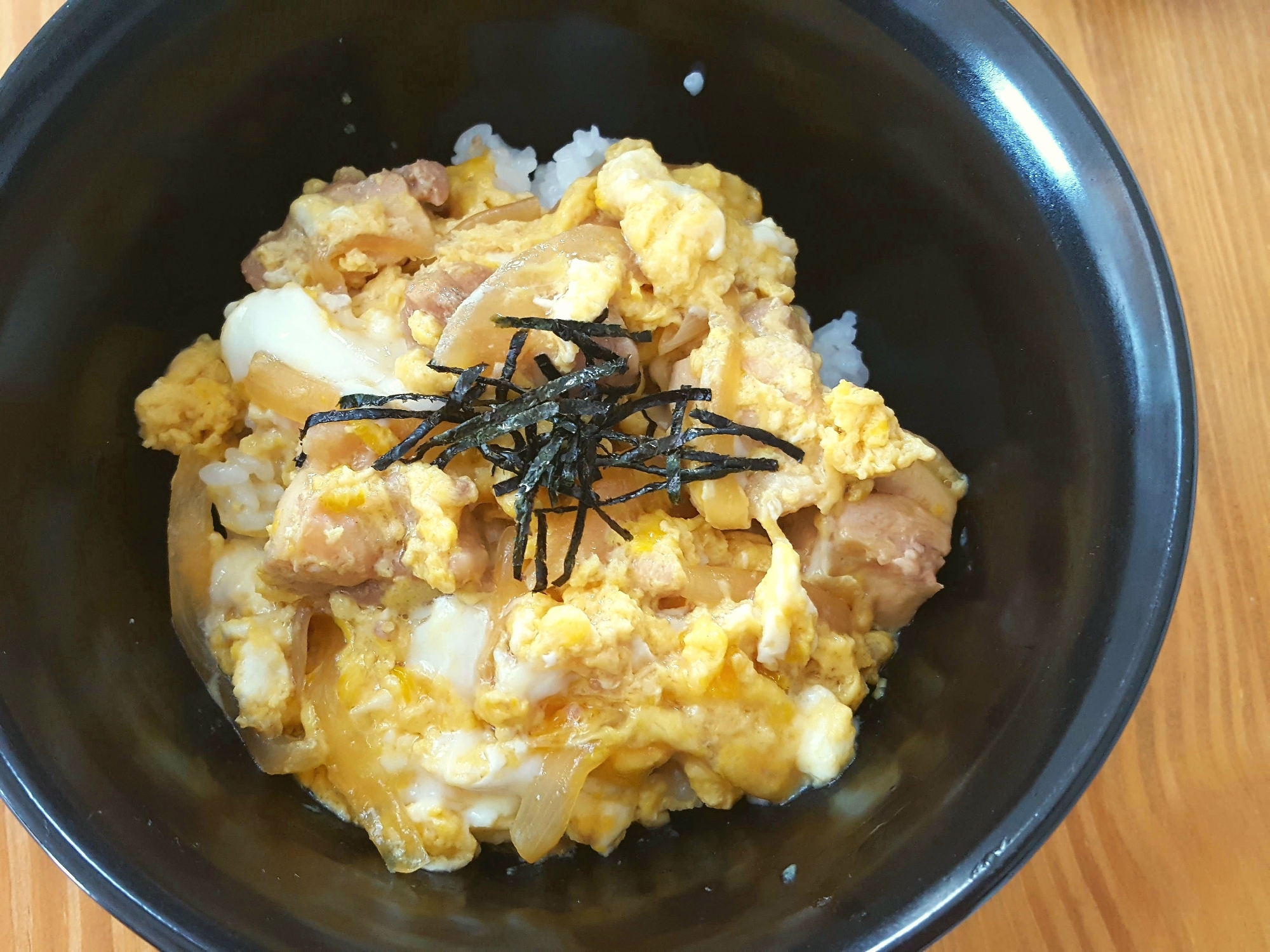 お肉ゴロゴロしっかり味の親子丼