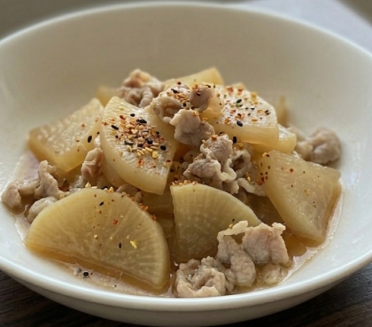 茜霧島でこっくり…大根と豚肉の煮物