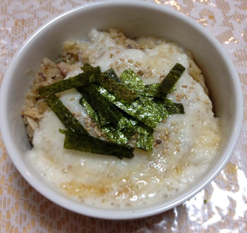 鯖水煮缶利用の山芋とろろごはん