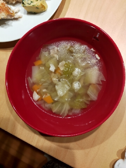 豚ひき肉とみじん切り野菜のコンソメスープ