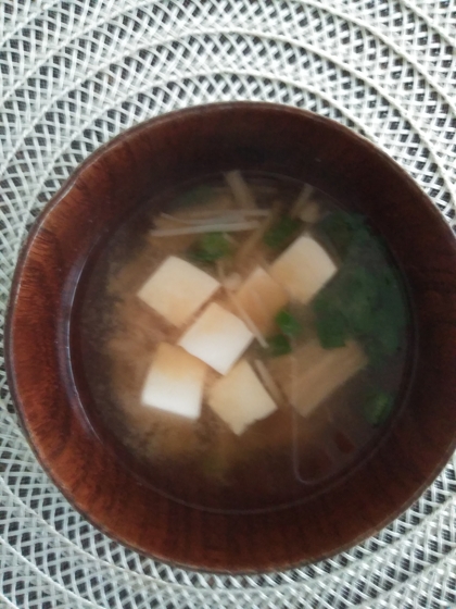 小ねぎ豆腐えのきが小さく食べやすい味噌汁