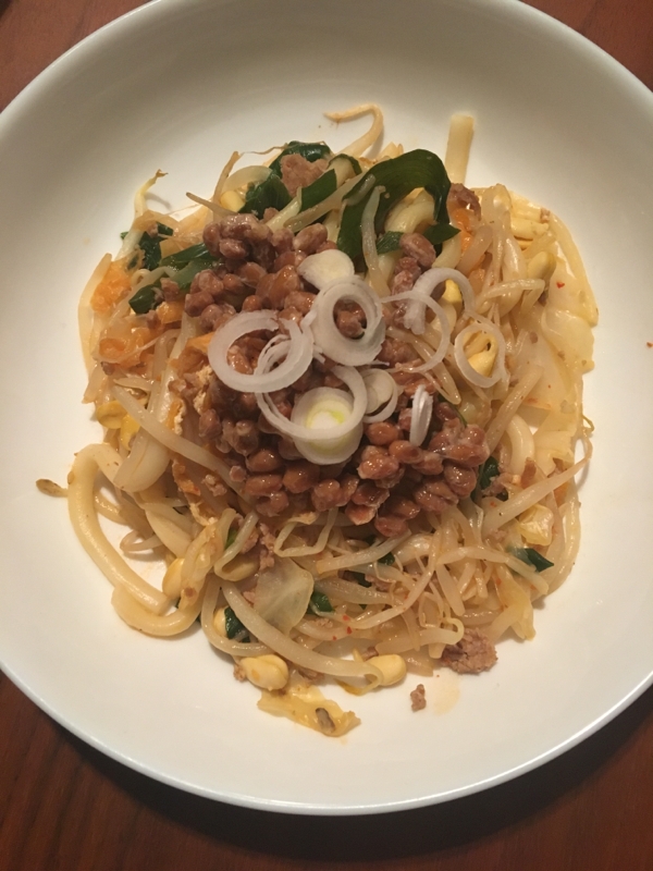 もやしキムチの焼きうどん