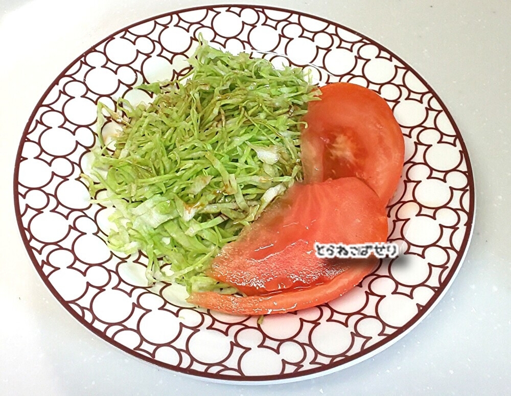 キャベツとトマトのサラダ