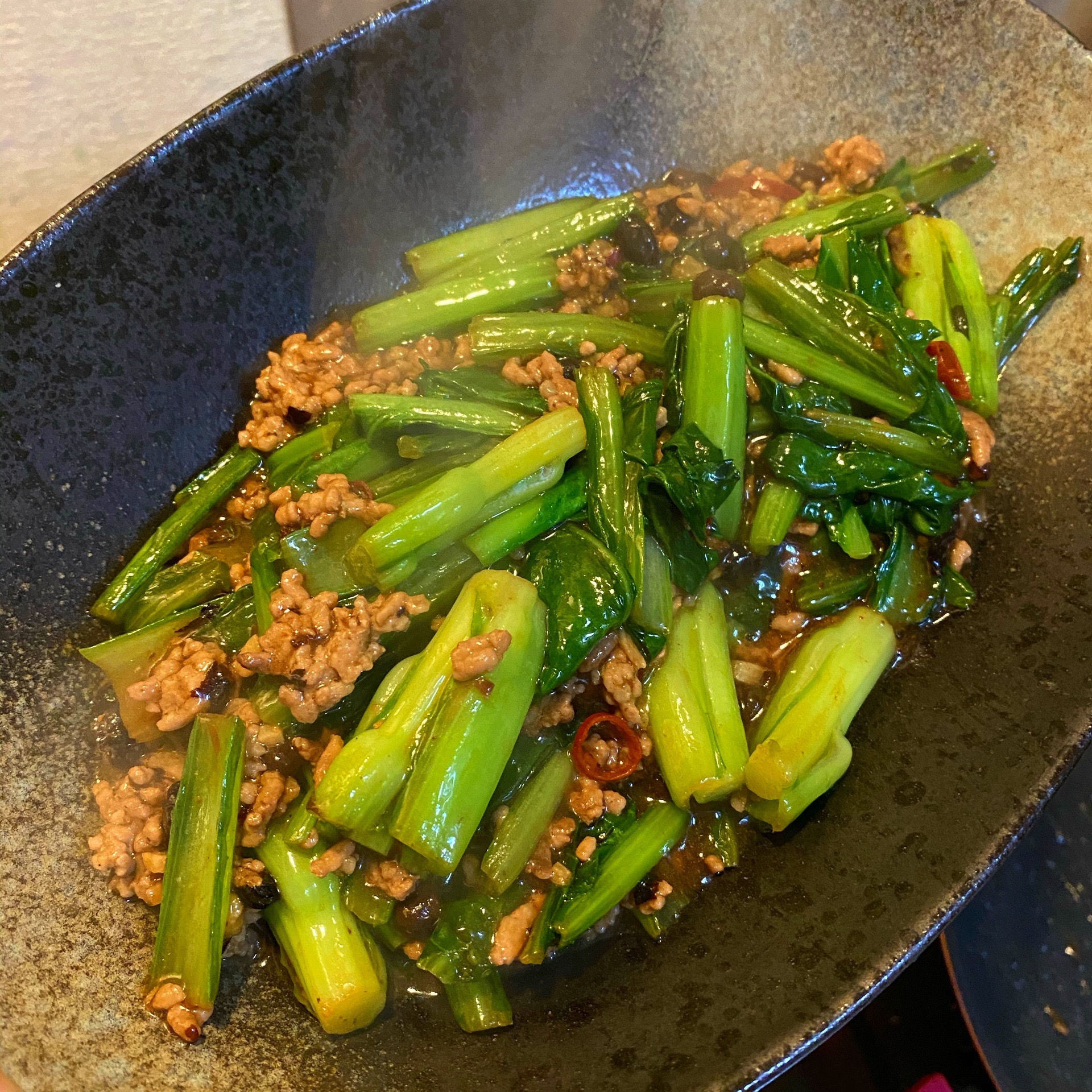合い挽き肉と小松菜の豆豉炒め