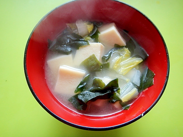 白菜と高野豆腐わかめの味噌汁