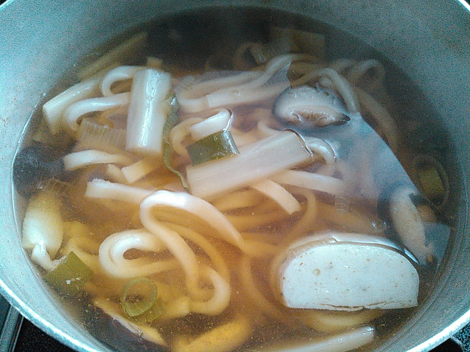 春の山菜かまぼこうどん