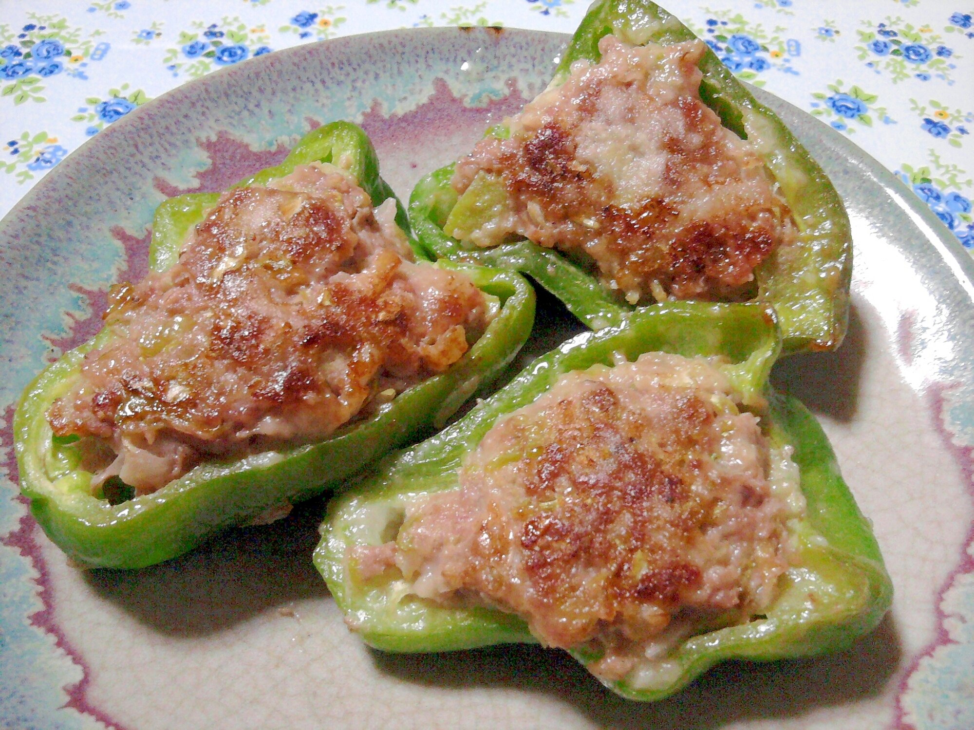 肉汁たっぷり！ピーマンの肉詰め（ファルス） レシピ・作り方 By ピラルク姐｜楽天レシピ