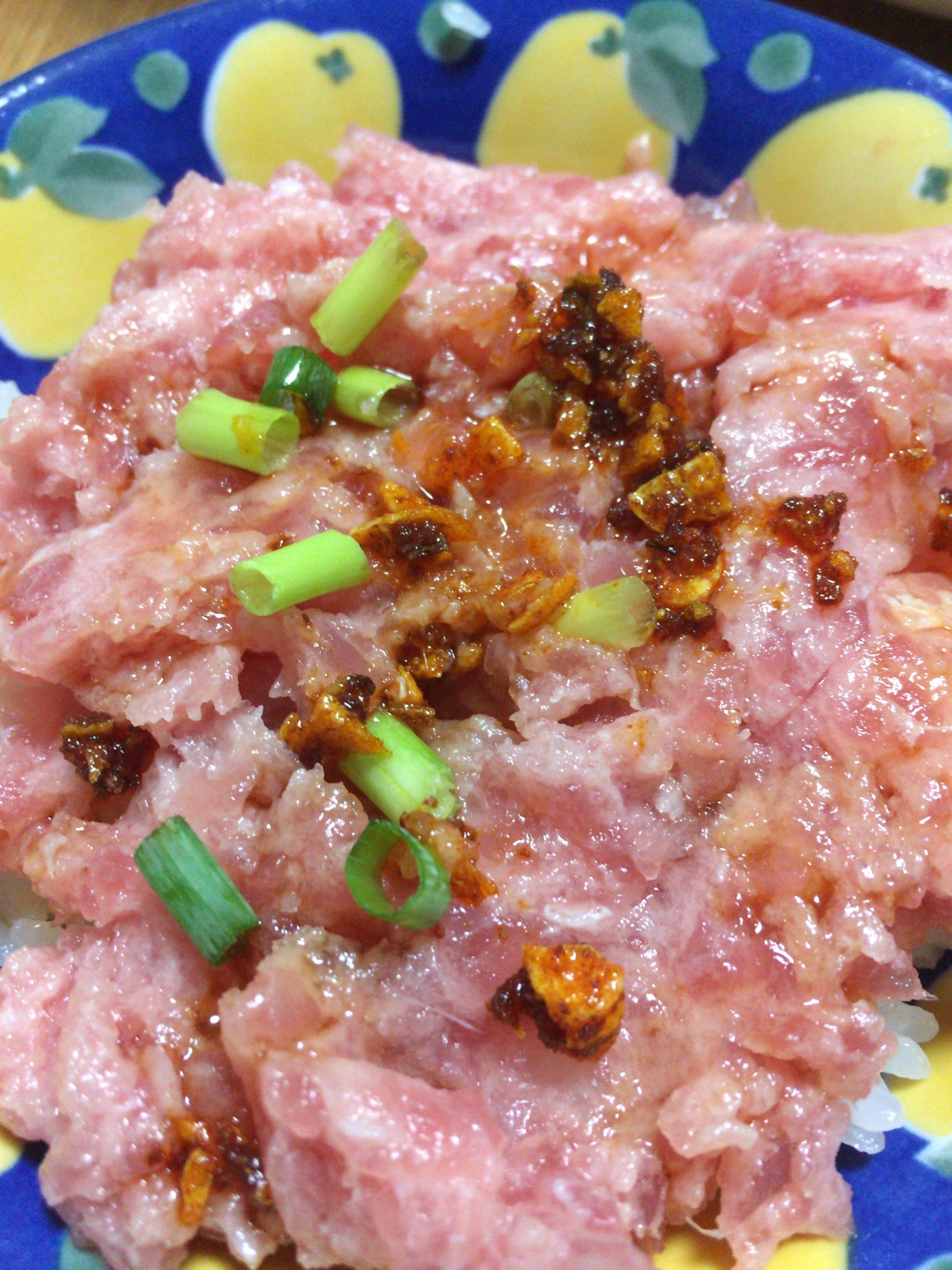 小ねぎと食べるラー油のネギトロ丼