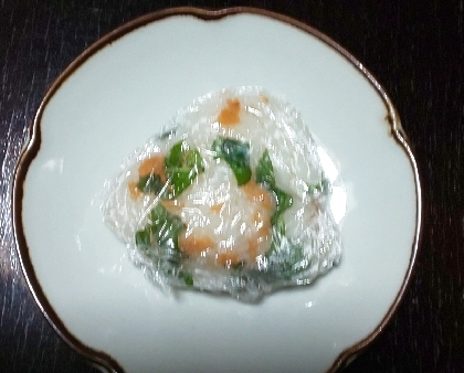 鮭フレークと大葉のおにぎり