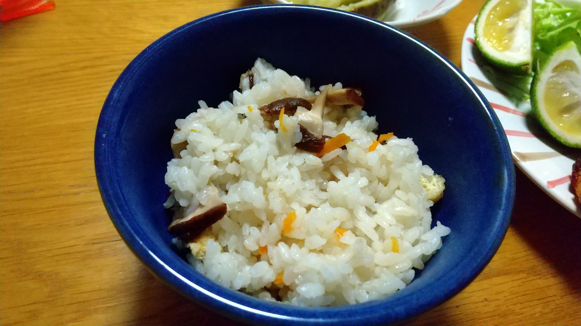 椎茸とにんじんの炊き込みご飯