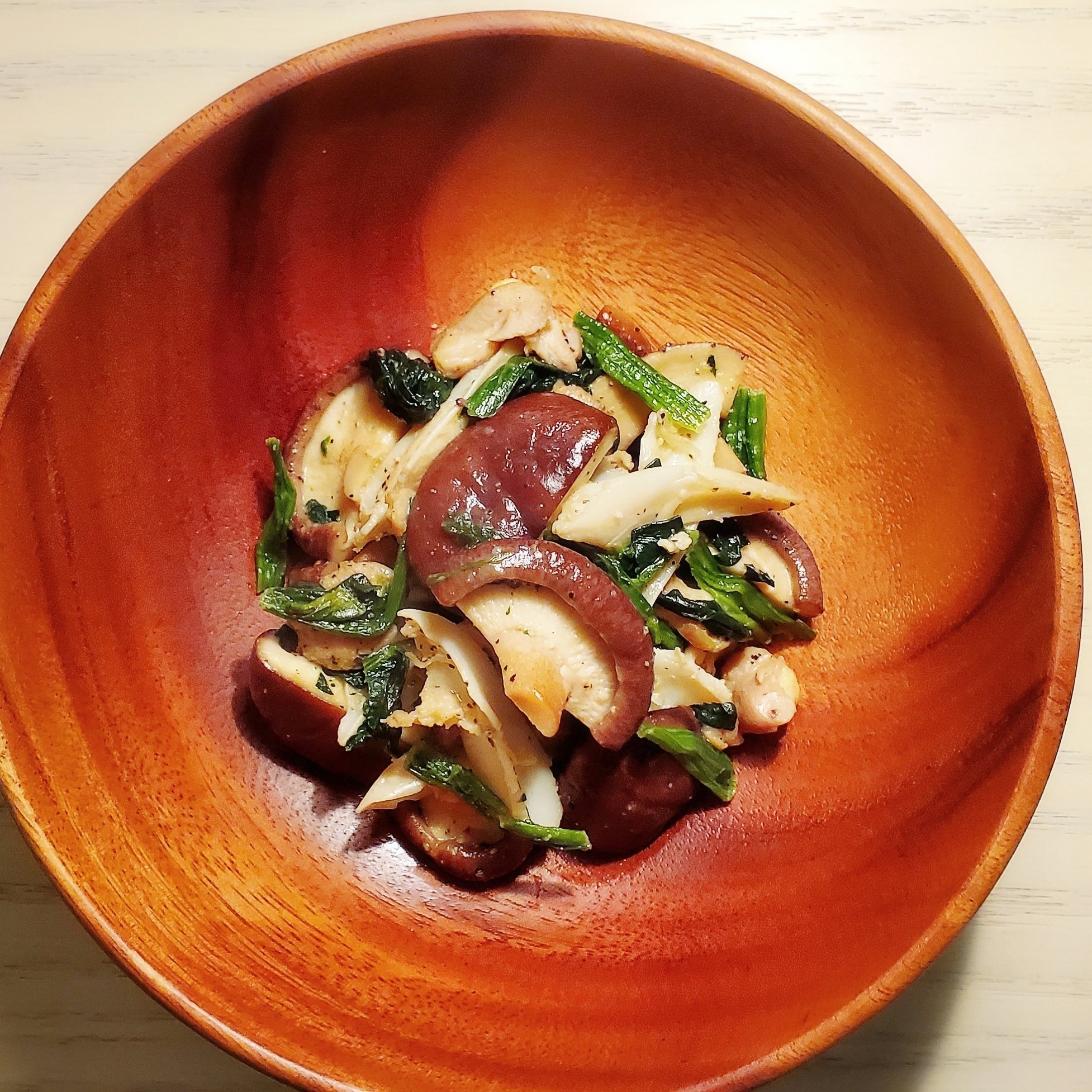 やげん軟骨と椎茸の黒胡椒炒め