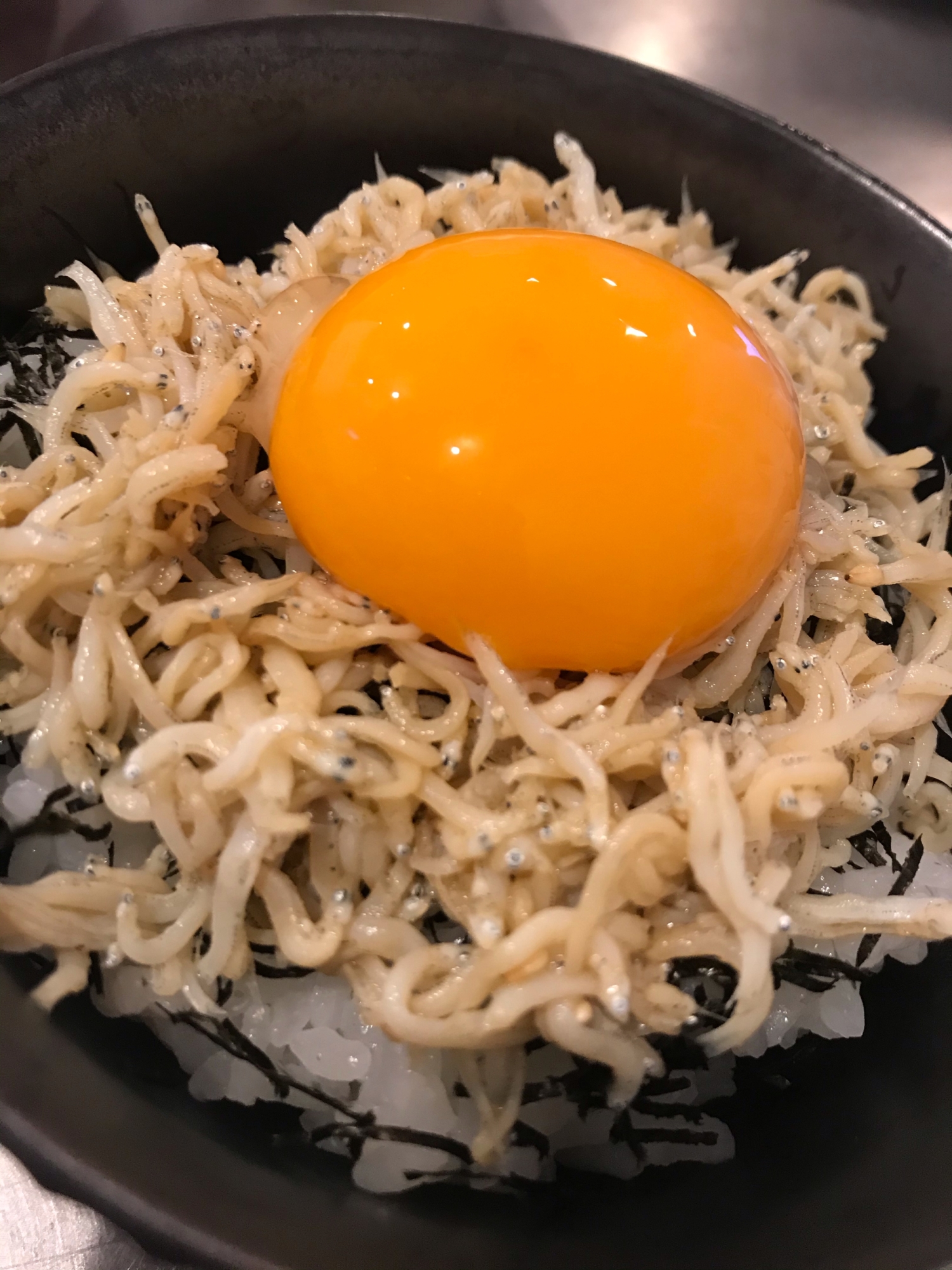 やみつき！ごま油香るしらす丼