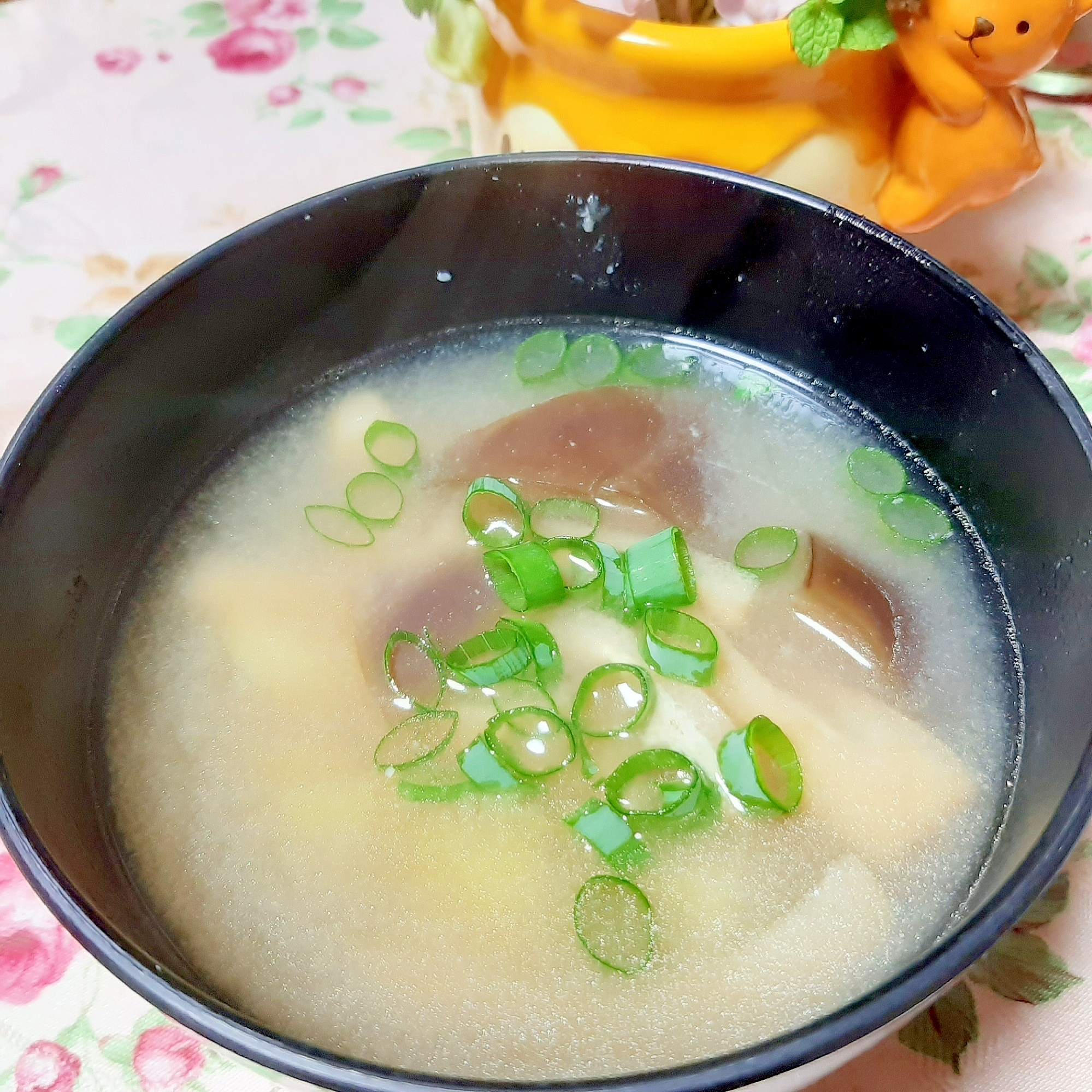 茄子とじゃが芋と油揚げのお味噌汁