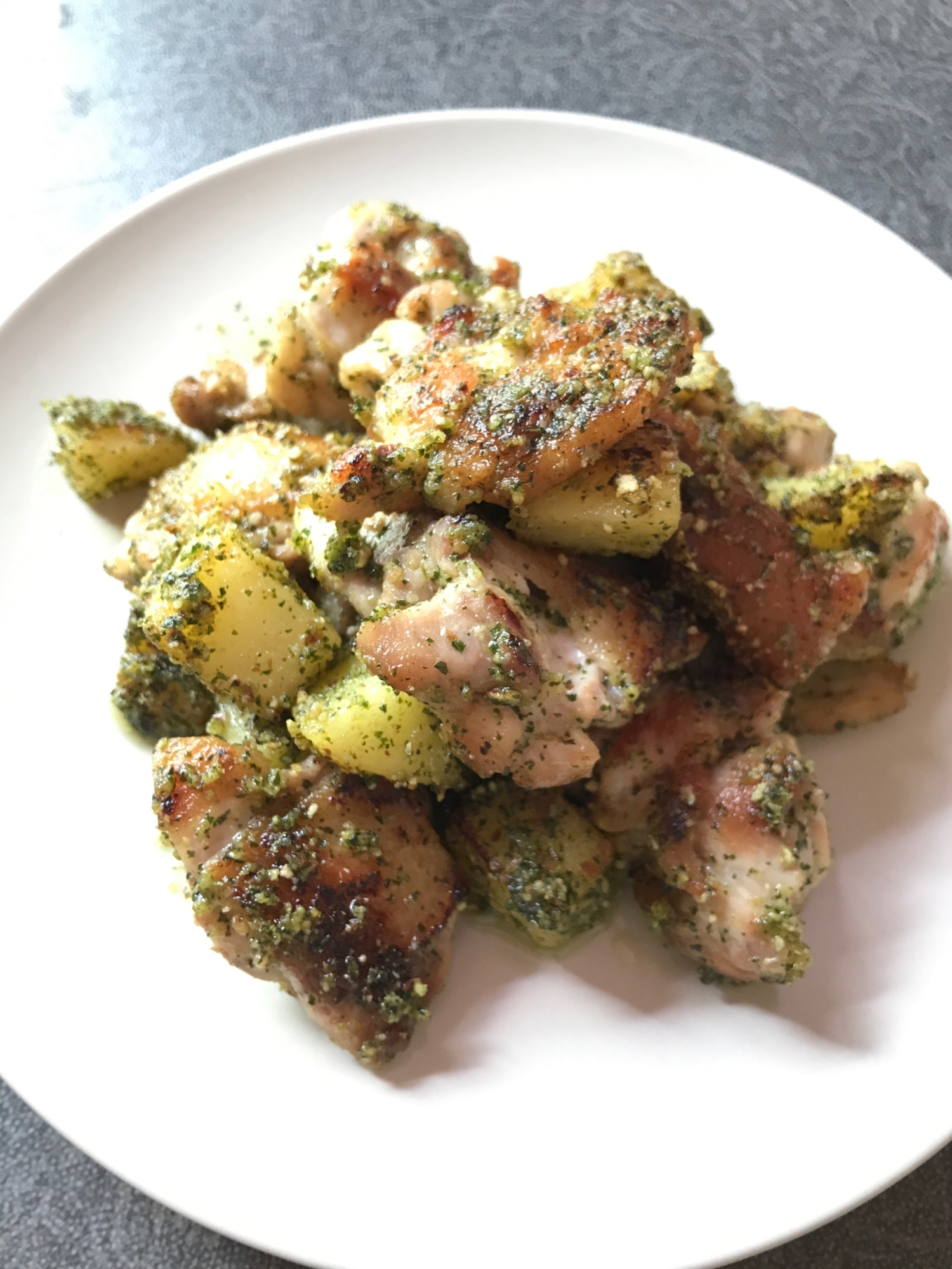 鶏もも肉とじゃがいものジェノベーゼソース レシピ 作り方 By You花凛 楽天レシピ 鶏もも肉とじゃがいものジェノベーゼソース レシピ 作り方 By You花凛 楽天レシピ