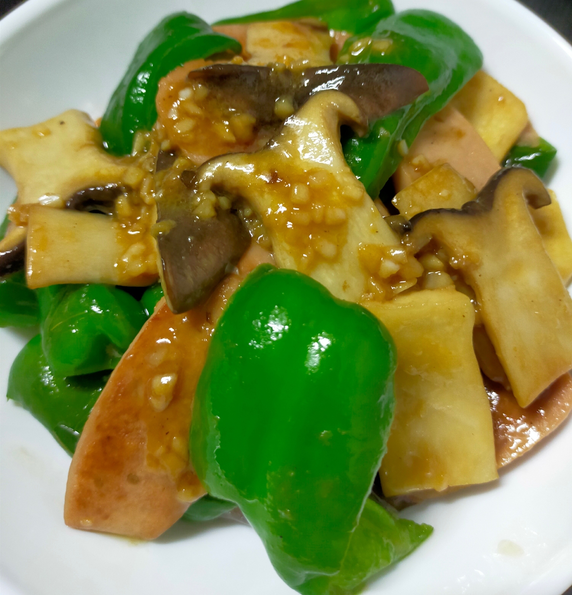これはやみつき!エリンギとピーマンのガリバタ醤油