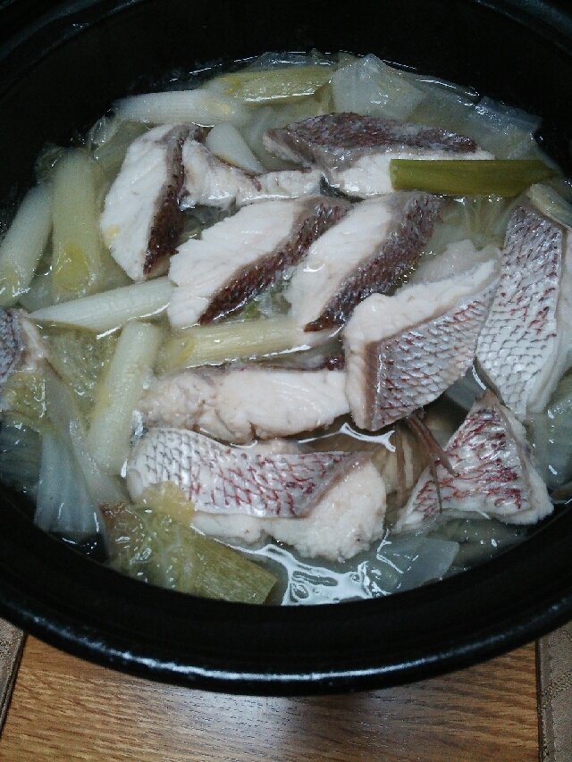 鯛と白菜とごぼうと長ネギの鍋