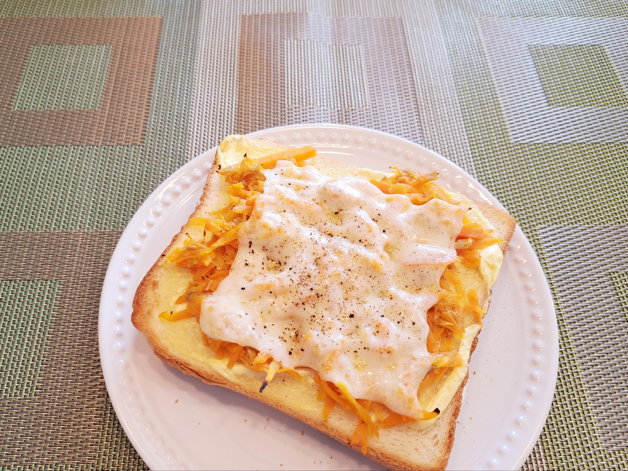 にんじんしりしり マヨチーズトースト