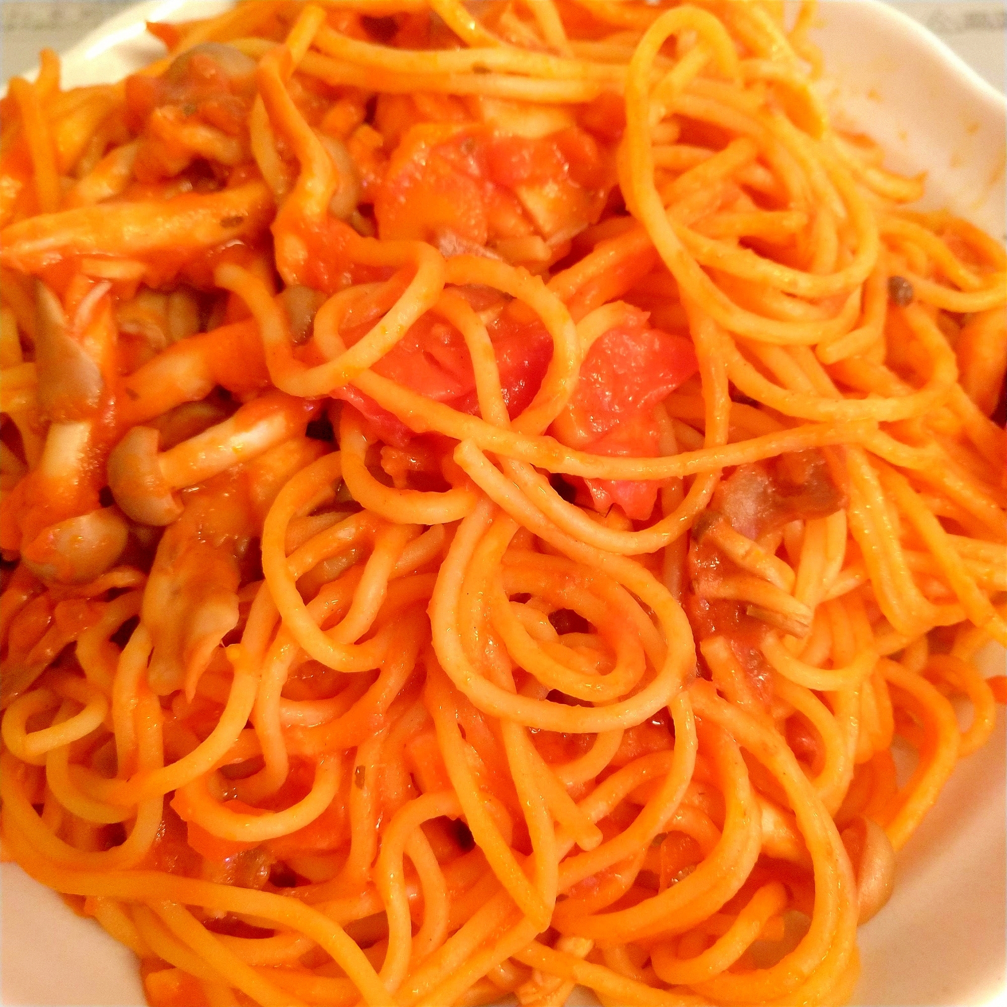 レトルトソースのアレンジトマトパスタ