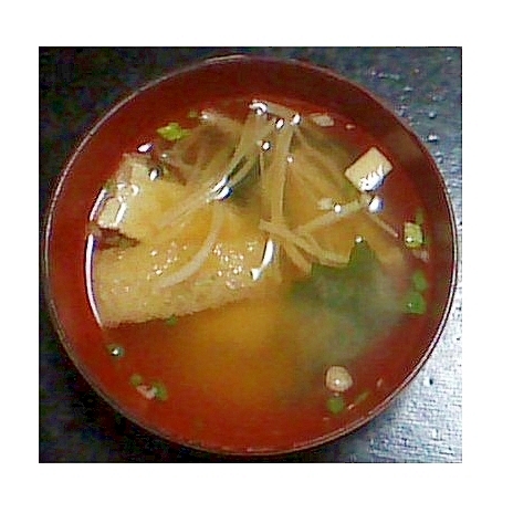 えのき・わかめ・ねぎ・油揚げの味噌汁