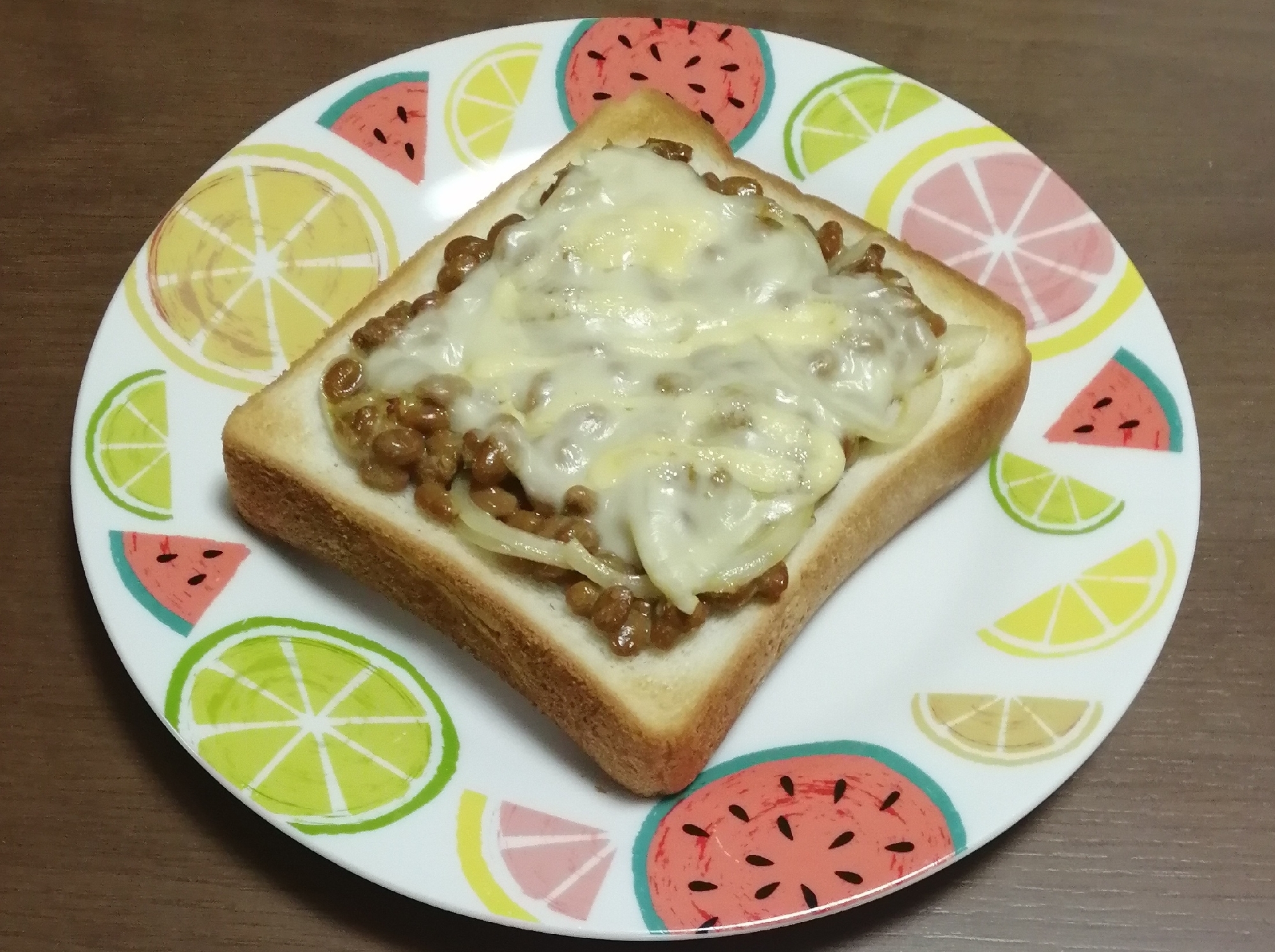 いりこ風味玉ねぎ納豆トースト