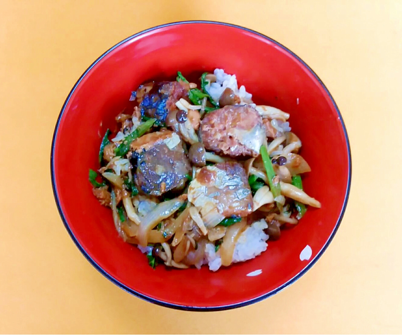 サバ味噌煮缶としめじと春菊の丼 レシピ 作り方 By のん786 楽天レシピ サバ味噌煮缶としめじと春菊の丼 レシピ 作り方 By のん786 楽天レシピ