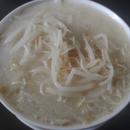 もやし♪とんこつラーメン˖✧˖°