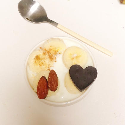 バナナとアーモンドチョコレートのヨーグルト