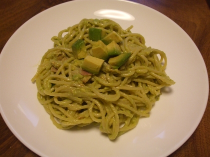 珍しく丁寧に作ったのでぬるくなくキンキンに冷えてます＾＾
夏は冷たいパスタが良いですね( *´艸｀)
アボカドがクリーミーでとっても美味しかったです♡