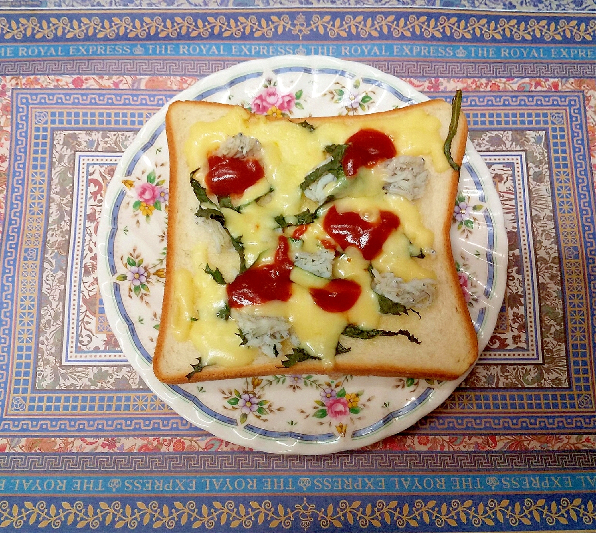 朝食にしらすとパルメザンチーズトースト