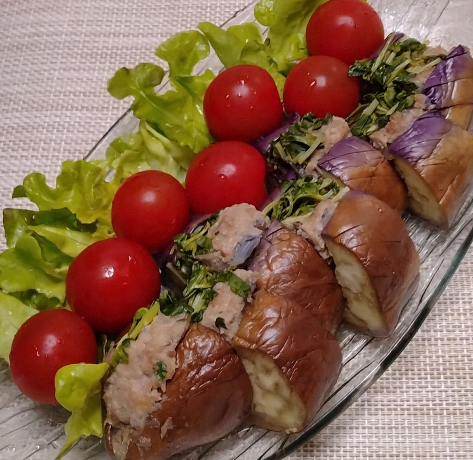 ナス1本まるまる使って作る蒸し餃子