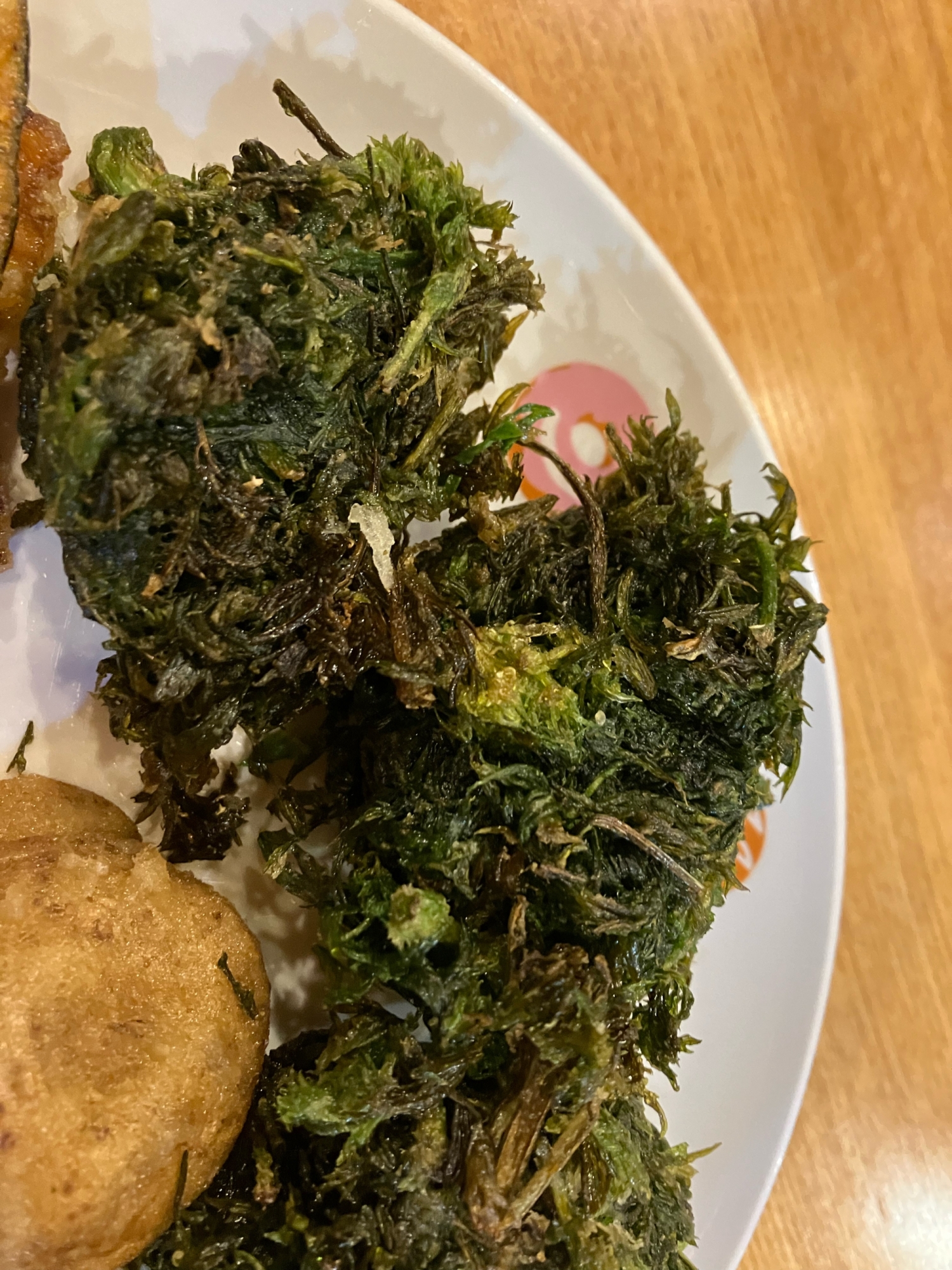 にんじんの葉とじゃこのかき揚げ