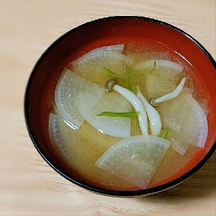 大根 しめじ 長ネギのお味噌汁