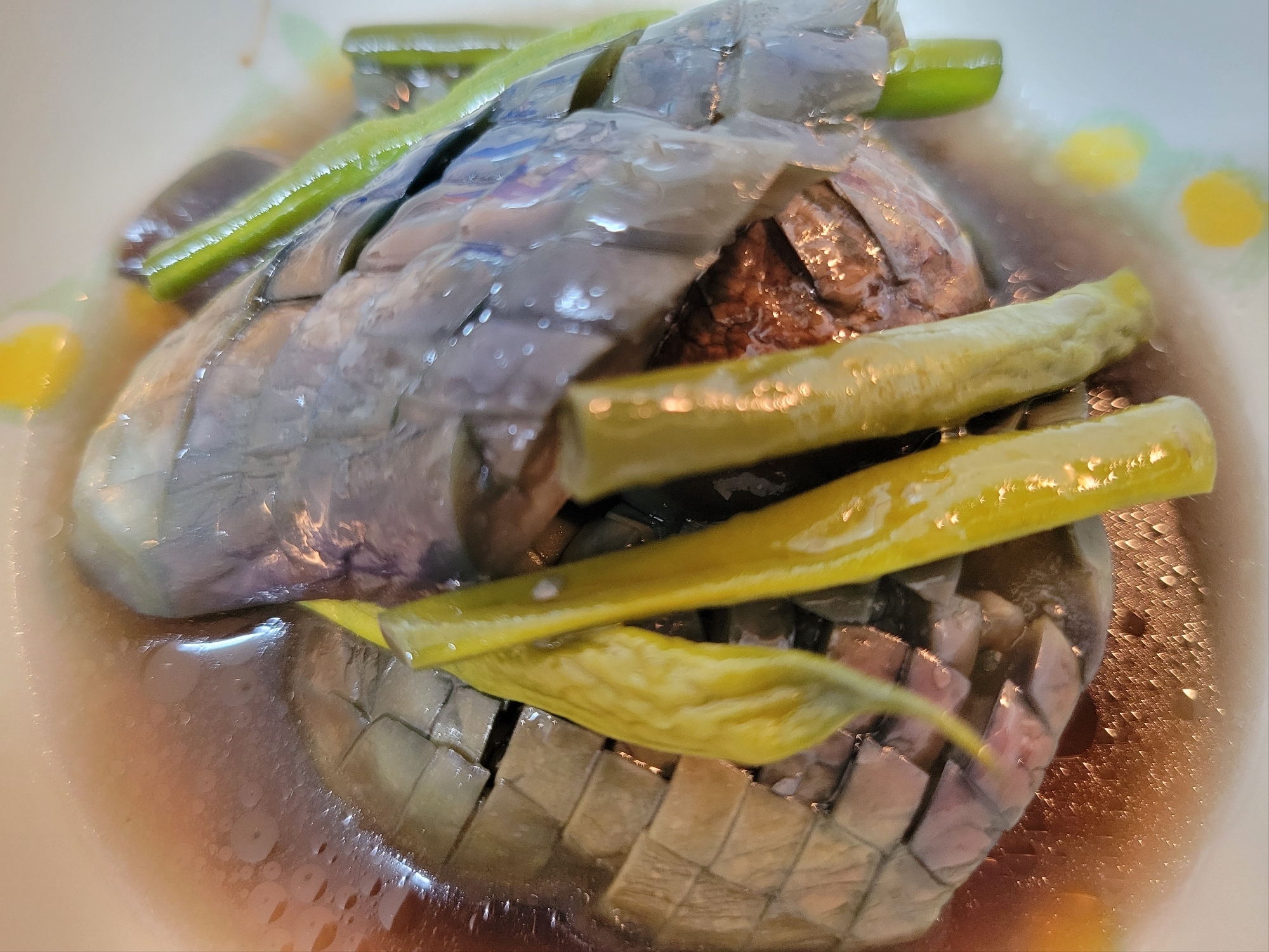 冷やして食べるナスとインゲンのくたくためんつゆ煮♪