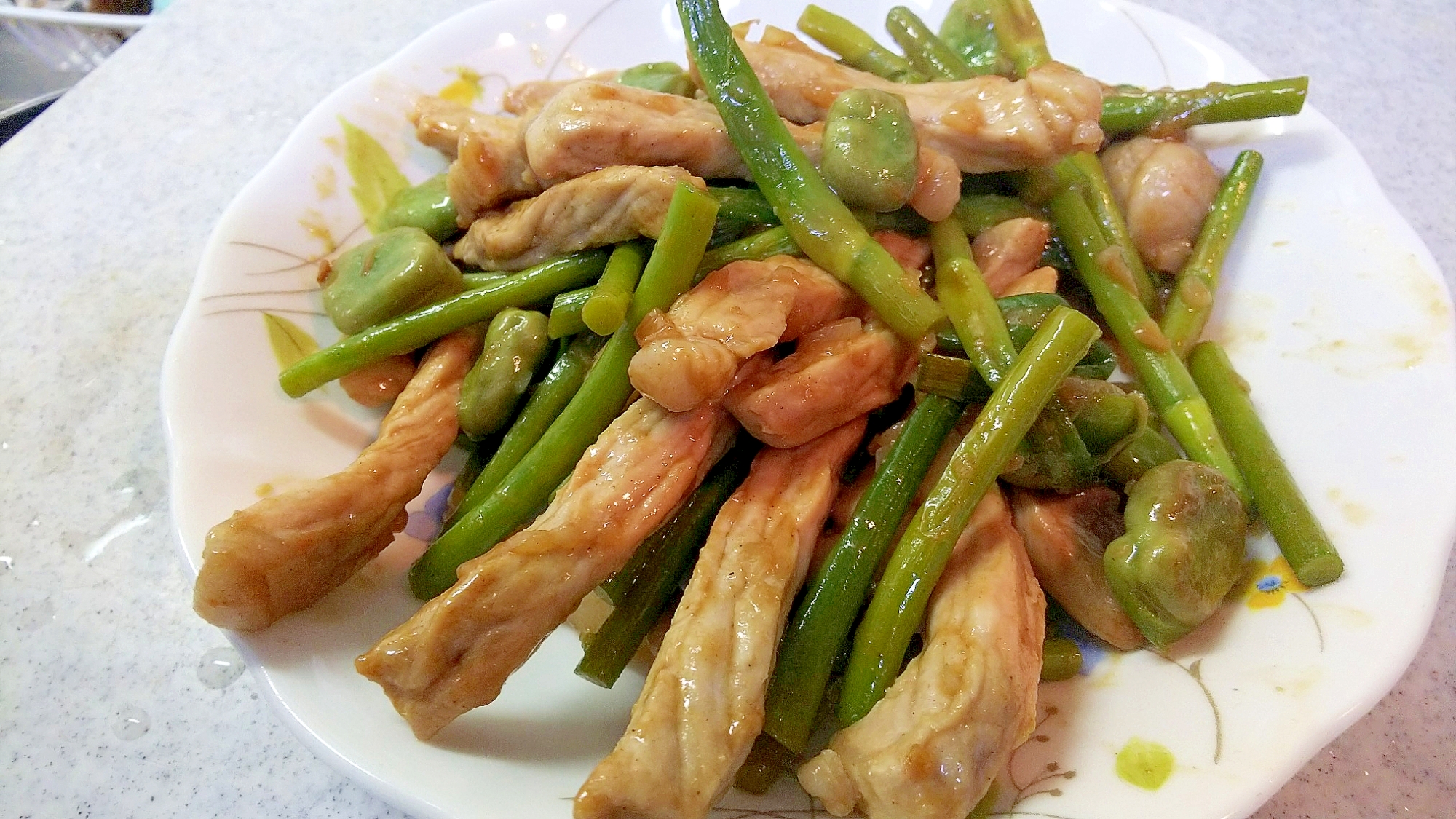 ニンニク芽とそら豆の豚肉炒め