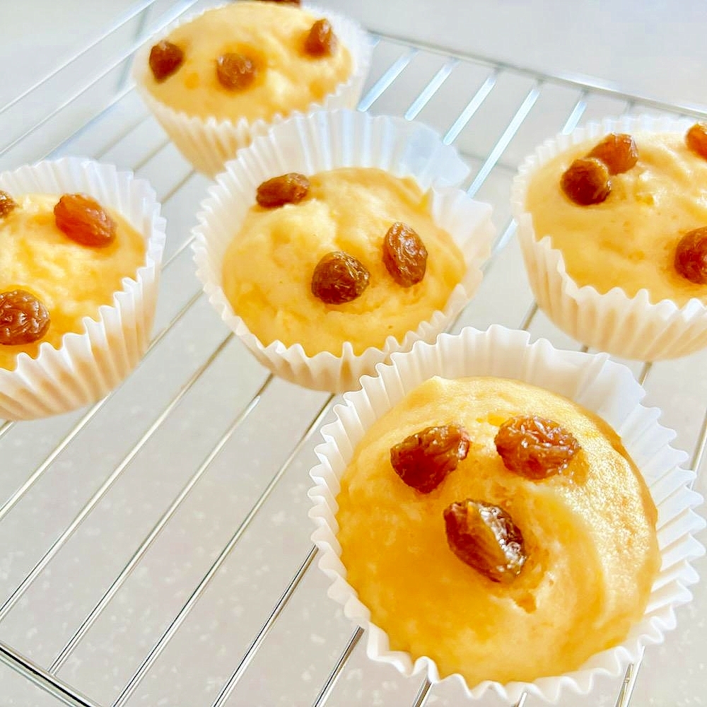 【幼児食】にんじんとレーズンの米粉蒸しパン