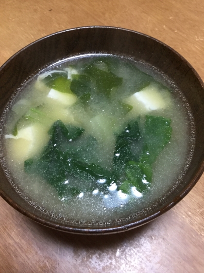 小松菜とワカメと豆腐の味噌汁